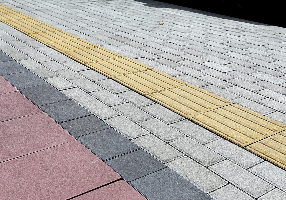 Тактильна плитка Поводир